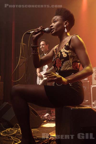 NOISETTES - 2008-06-08 - PARIS - La Cigale - Shingai Elizabeth Maria Shoniwa - Dan Smith